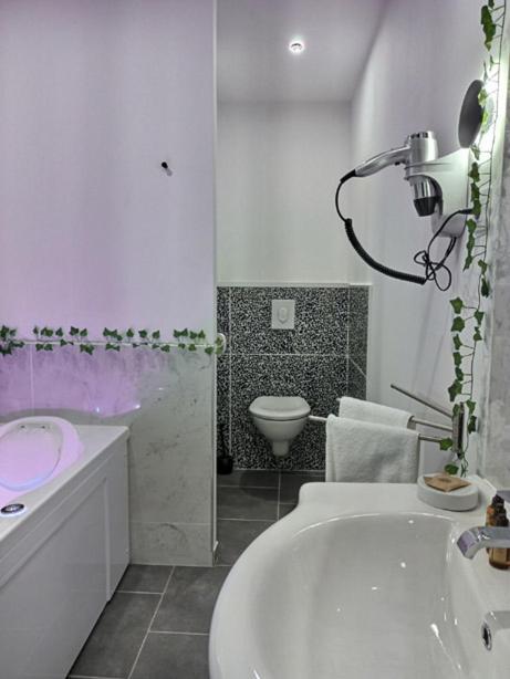 Les Suites Fenelon Le Cateau-Cambresis Bagian luar foto